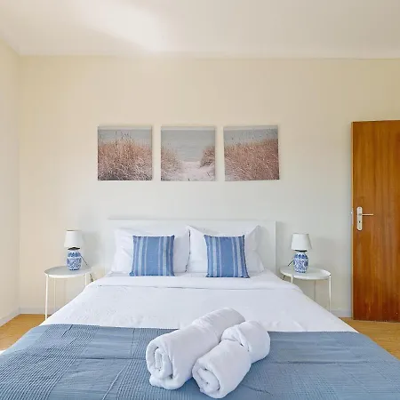 Portucale ! Caparica Sun & Breeze - Shared Pool & Garden 빌라 차르네카
