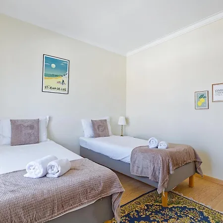 Portucale ! Caparica Sun & Breeze - Shared Pool & Garden *