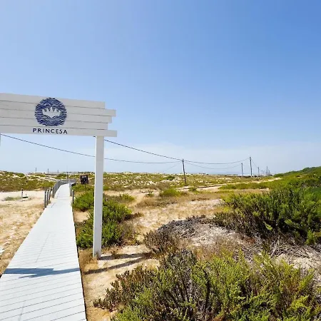Сasa de vacaciones Portucale ! Caparica Sun & Breeze With Shared Pool & Garden Charneca (Setubal)