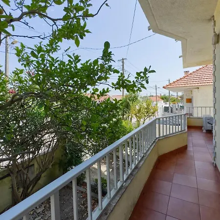 Portucale ! Caparica Sun & Breeze - Shared Pool & Garden *